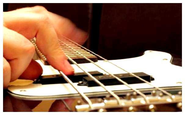 Почему нельзя ставить на акустическую гитару нейлоновые струны