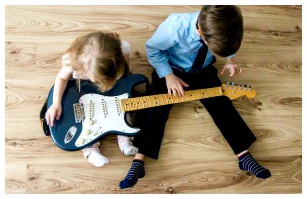 В каком возрасте лучше учиться играть на гитаре